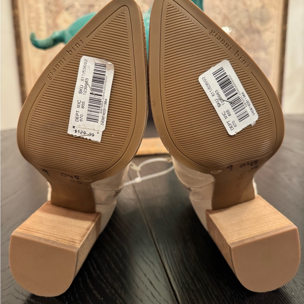 Gianni Bini Darnold Nubuck Block Heel Booties - Picture 6 of 12
